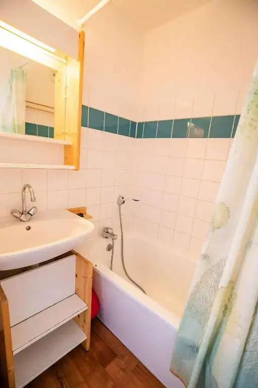 Résidence Le Cheval Blanc - 2 Pièces pour 6 Personnes 193074