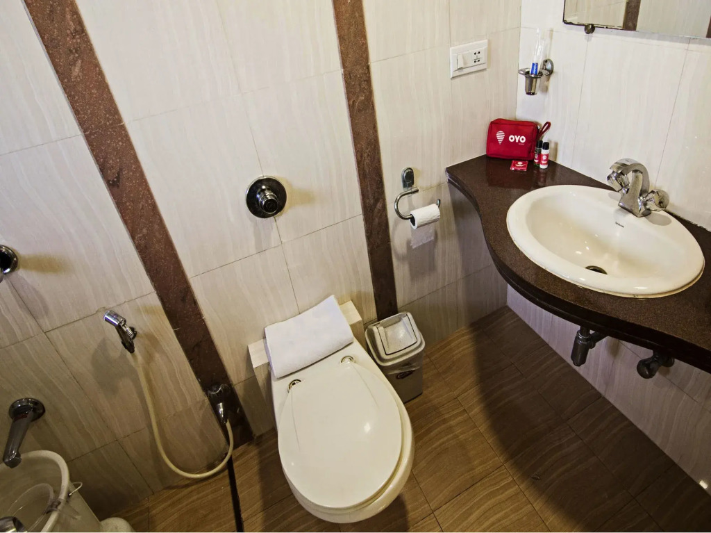 OYO Premium 091 Vile Parle East