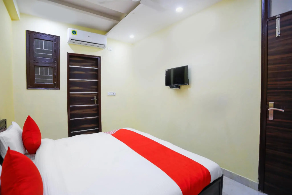 OYO 65547 Hotel The Geetika Palace