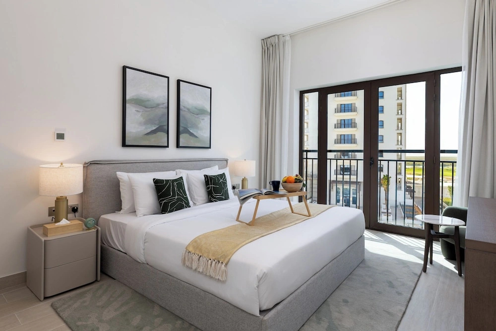 Maison Privee - Relaxed Yas living with Resort-Style Facilities