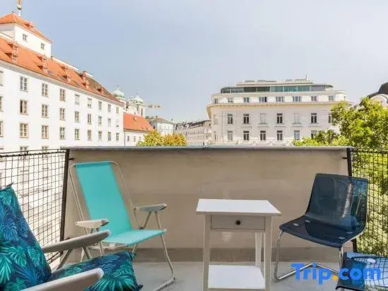 Central, city view balcony, "Studio Stubenbastei"