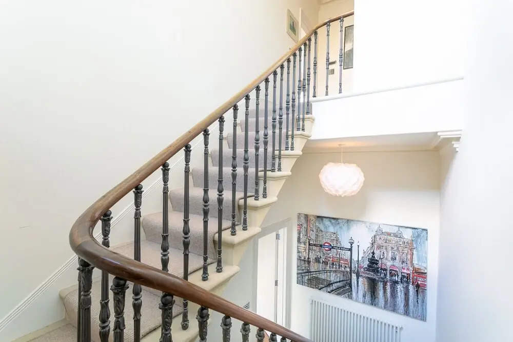 3 Bedroom Family House In Regents Park