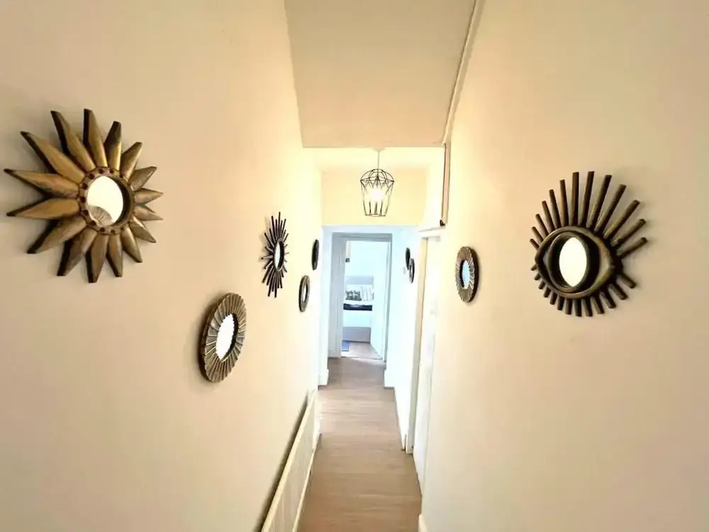 Spacious 2-bed Apartment With Hot tub and Parking