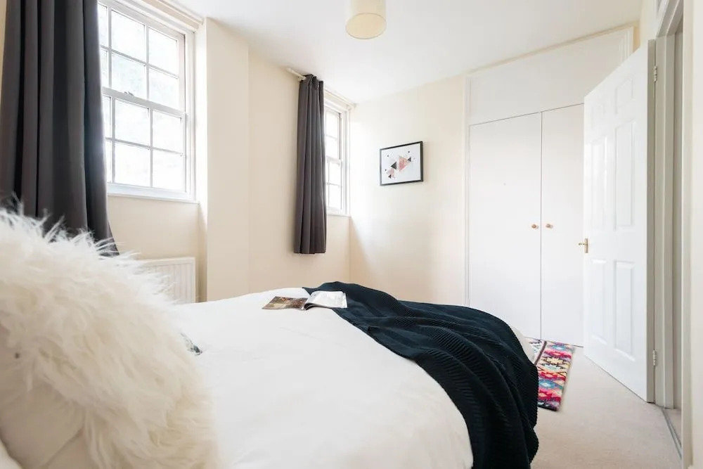 The Lapis Lounge - Large 3BDR House at River Avon