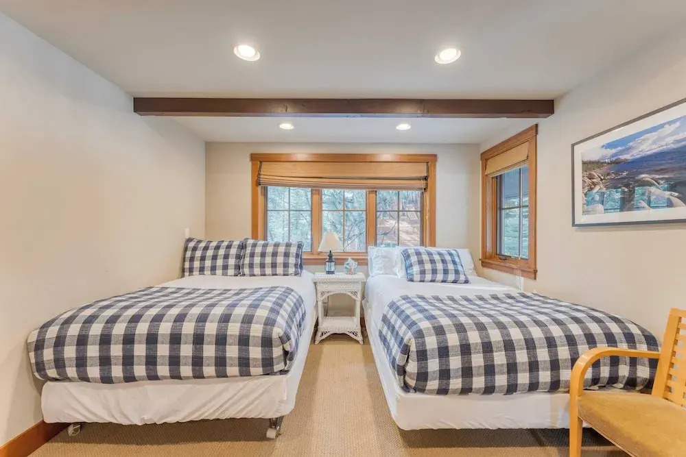 Minutes to Ski Resorts, 5min Walk to Lake Sunnyside Ward Creek by Avantstay
