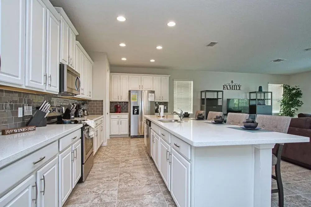 Solara 9 Bedroom House w Pool - 8100SA