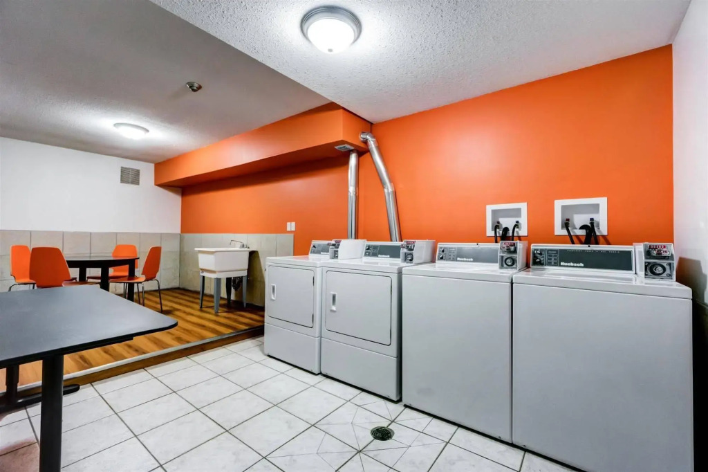 Joys Inn Innisfail, AB