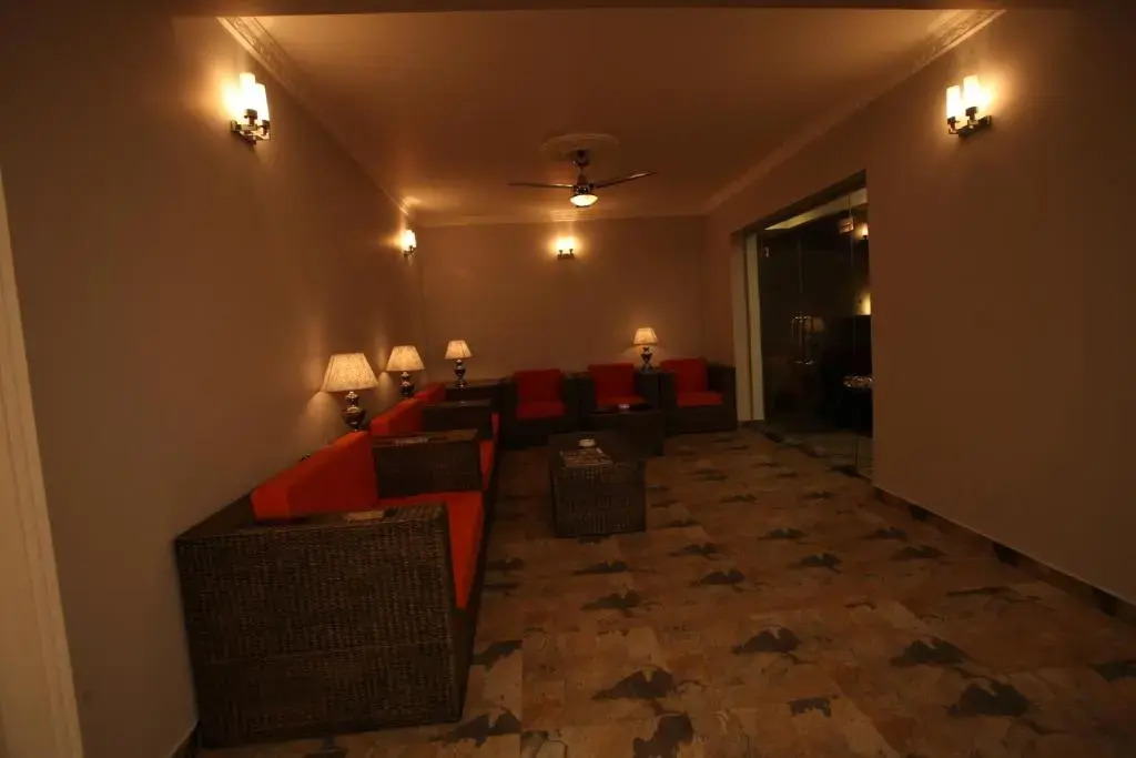 Hotel Travellers Nest Kandy