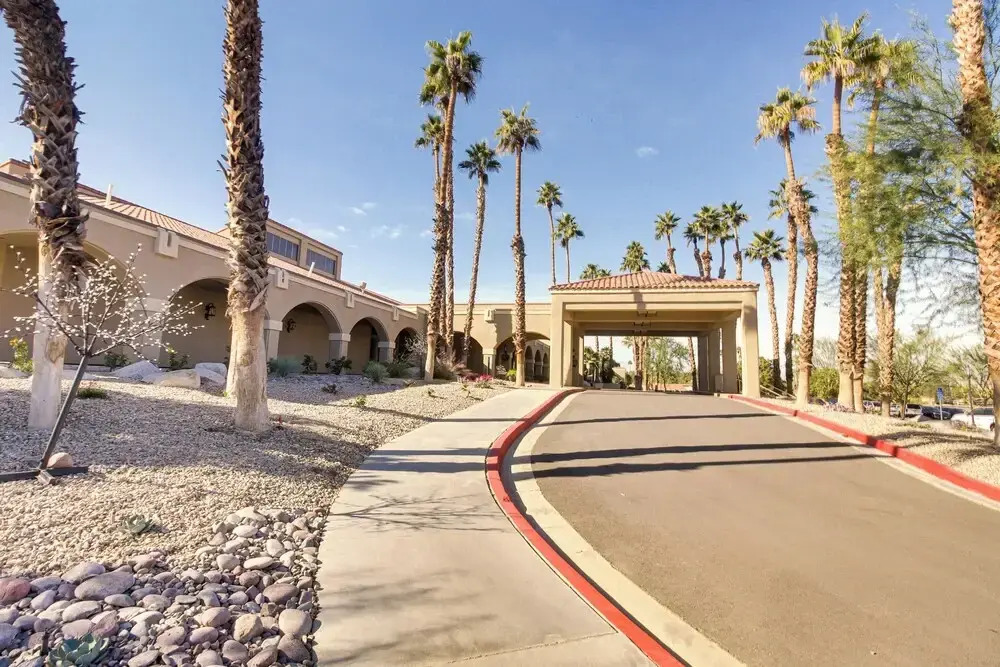Pet-friendly Palm Desert Gem on Golf Course!