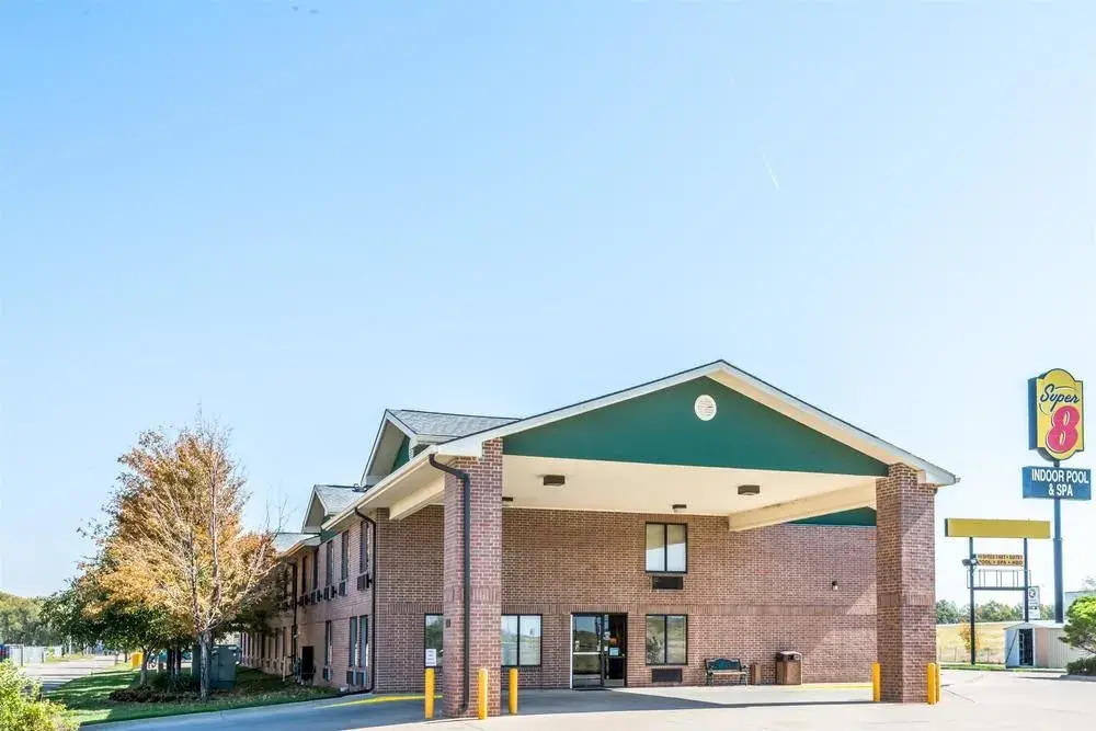 Super 8 By Wyndham Salina I-70