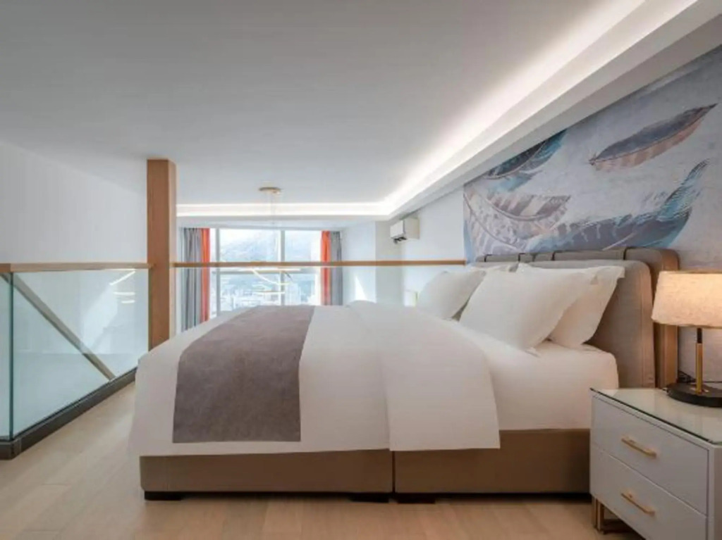 Four Seasons Loft International Hotel Apartment (Shenzhen Yihai City Mall)