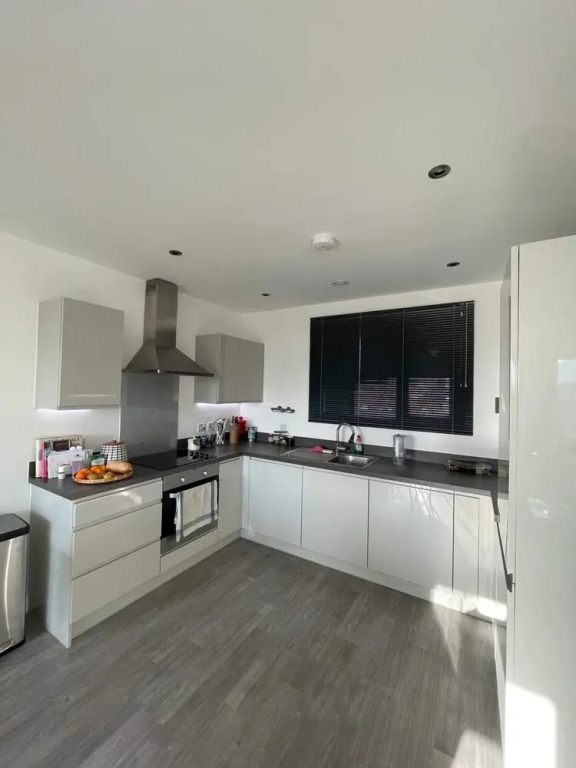 Bright 1BD Flat W/balcony - Heart of Brixton!