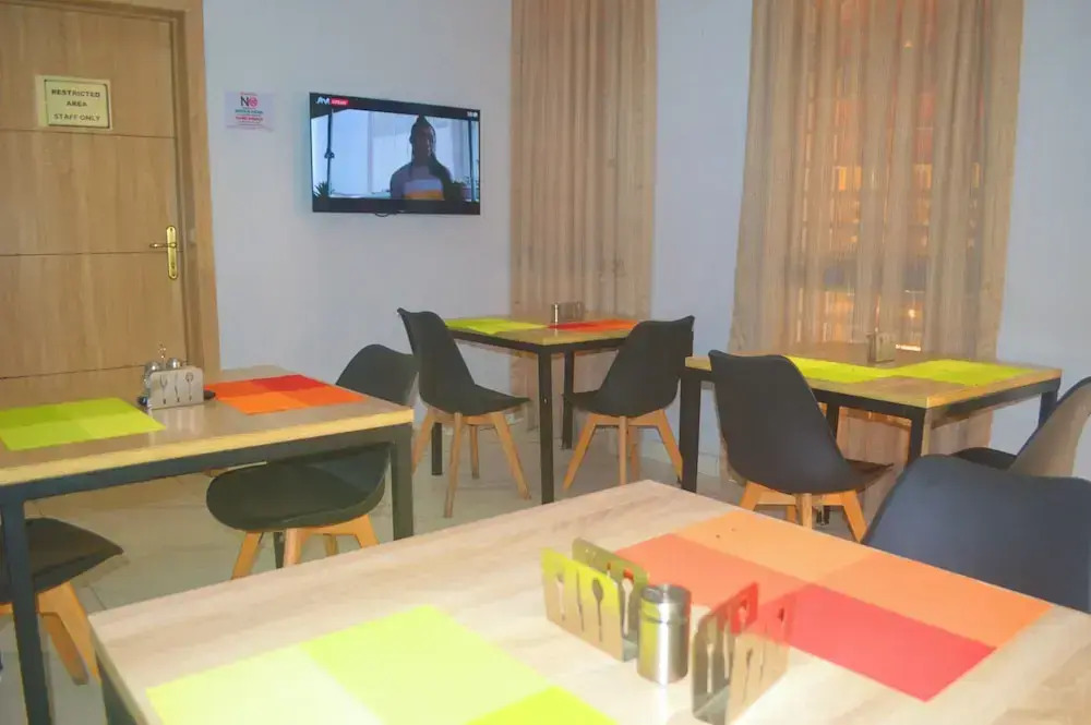 Caritas Inn, Ilasan