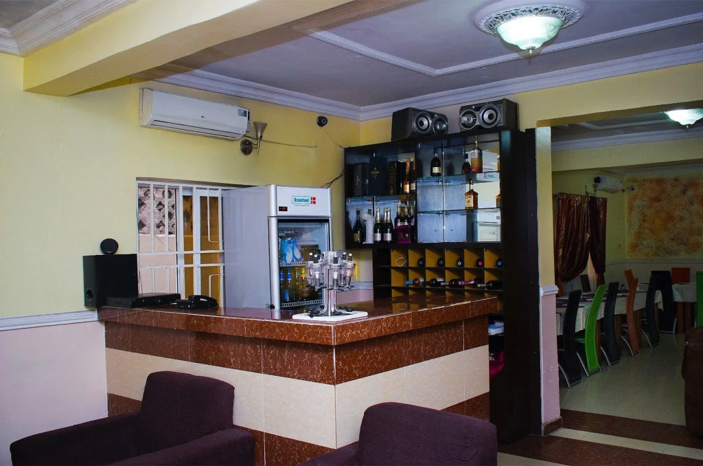 Maxton Suites