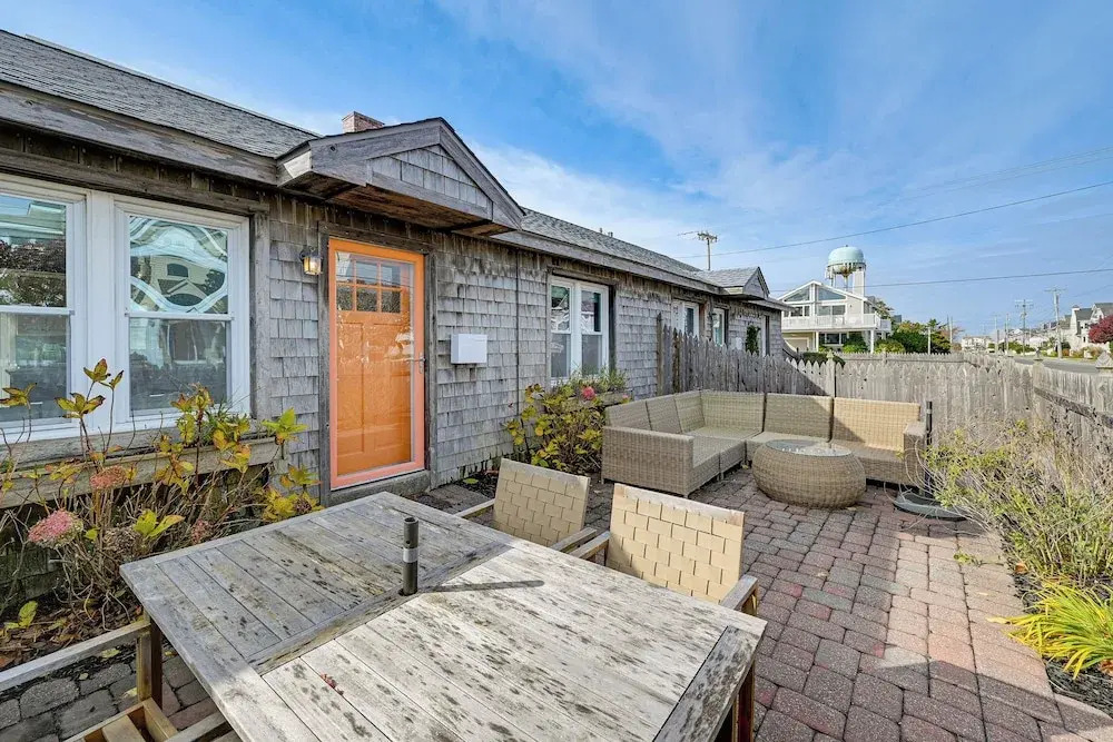 Walk to Beach & Dtwn Dining! Avalon Coastal Escape