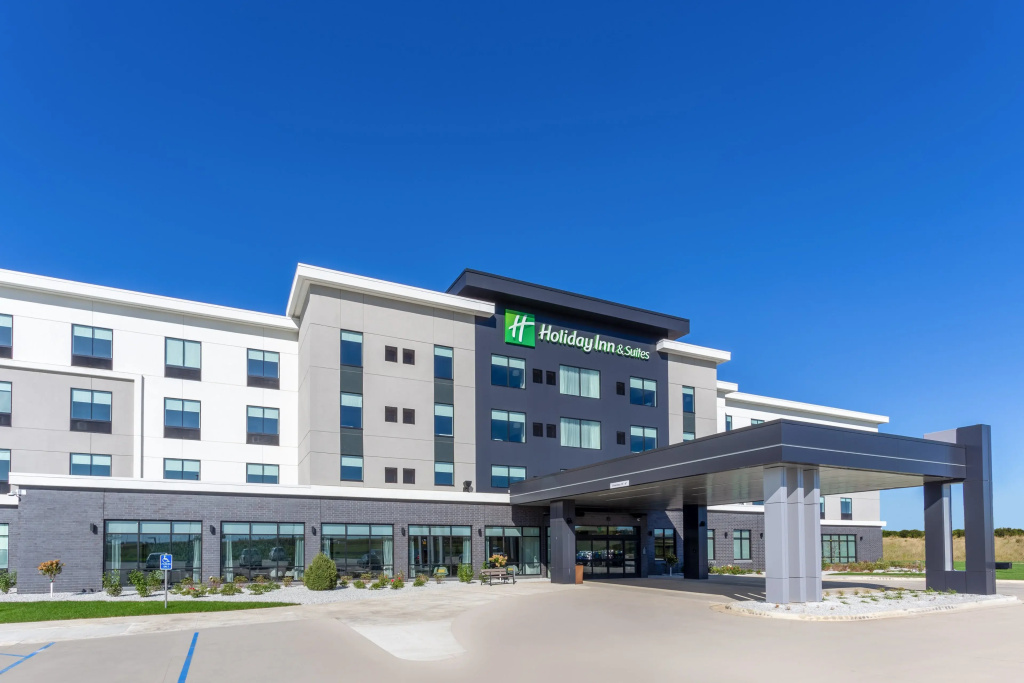 Holiday Inn & Suites Cedar Falls-Waterloo Event Ctr by IHG