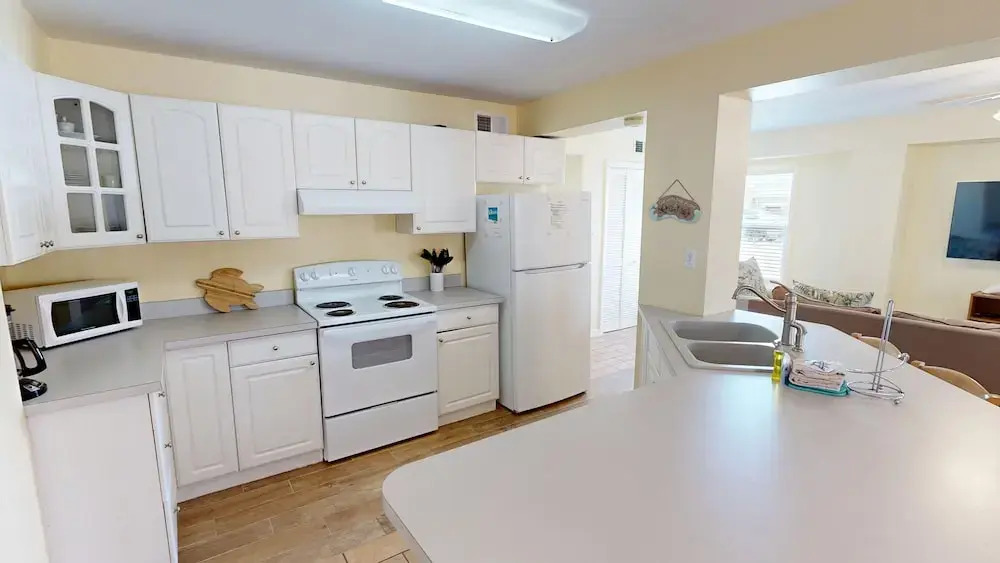 Canal Breeze Cottage 4 Bedroom Home