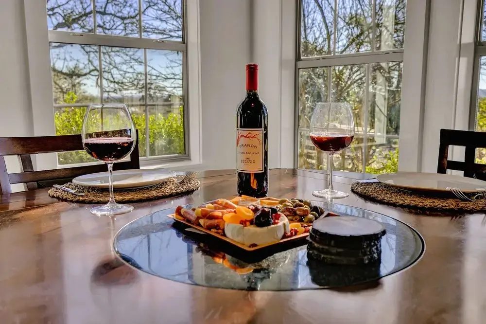 Gorgeous Haus-cabin Combo-bbq and XL Patio-min to Main St!