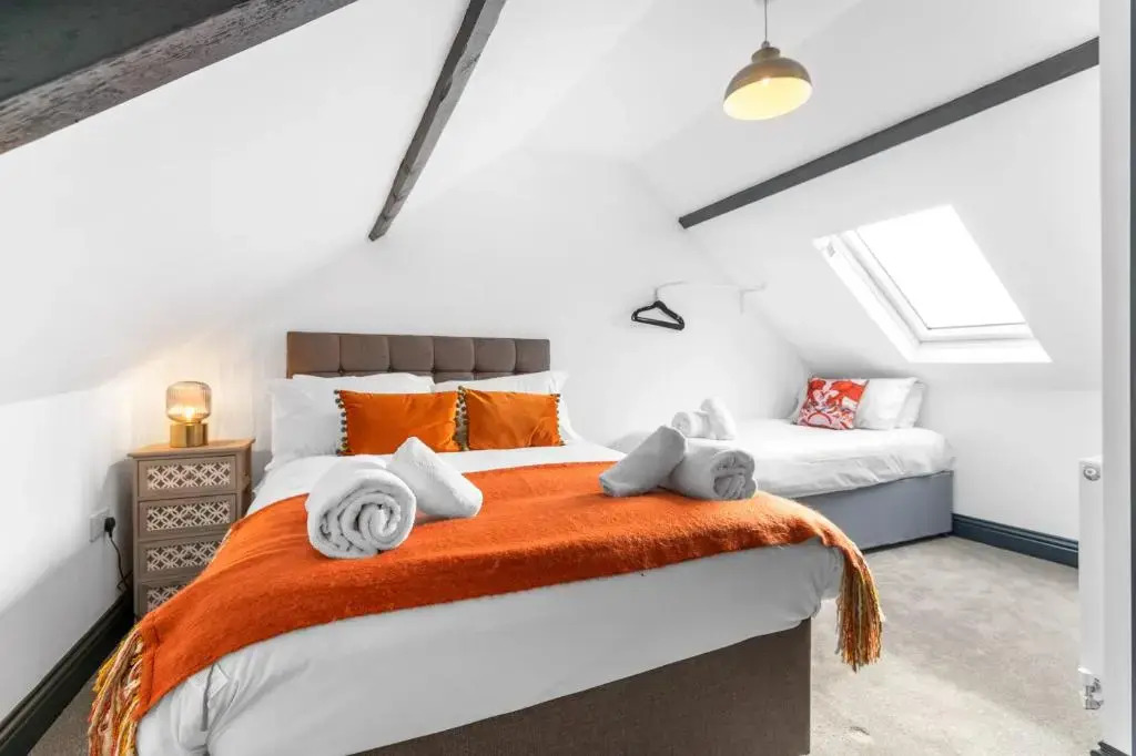 What a Vibe! Stunning 4 bedroom home