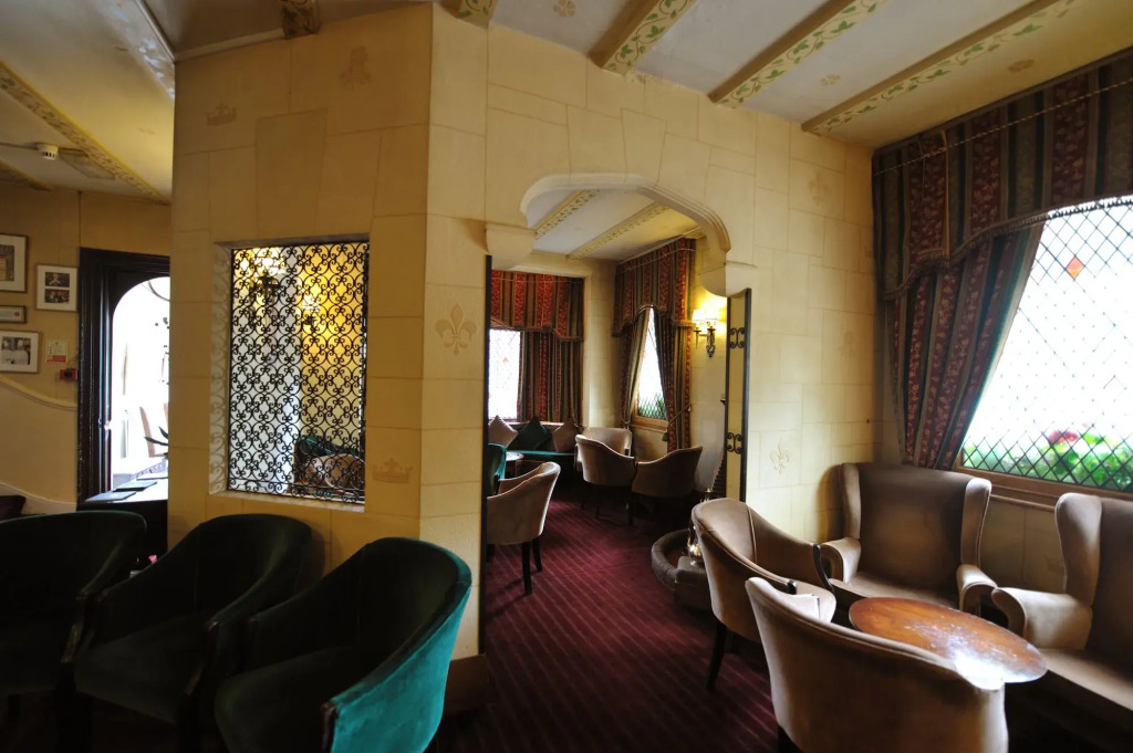 French Horn Hotel