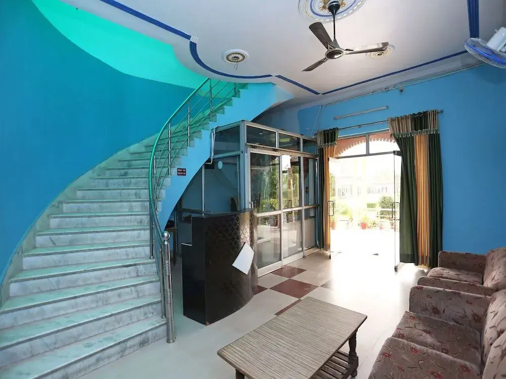 OYO 15492 Hotel Dolly