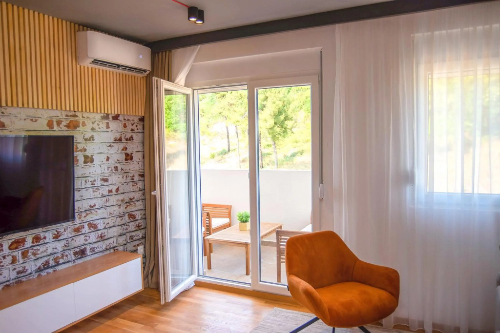Stylish Two Bedroom Apartment at Ljubovic-Hill Park