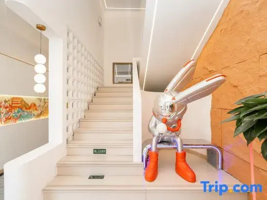 Sunny Artistry House · Borderless Village Residence (Airport Railway Station Store)