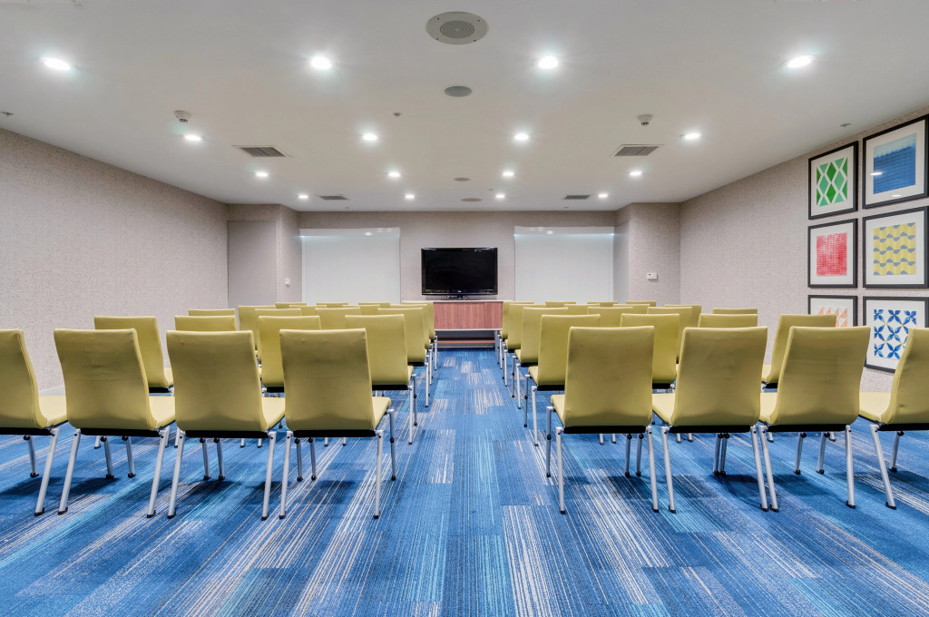 Holiday Inn Express Hotel & Suites Lake Elsinore by IHG