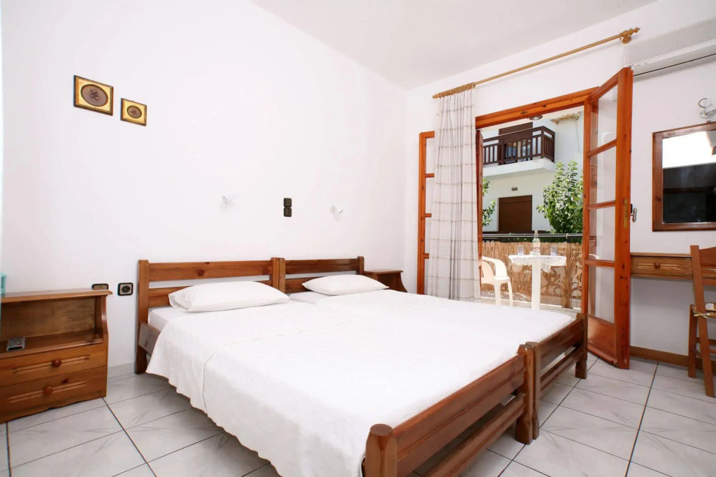 Kapetanos Rooms