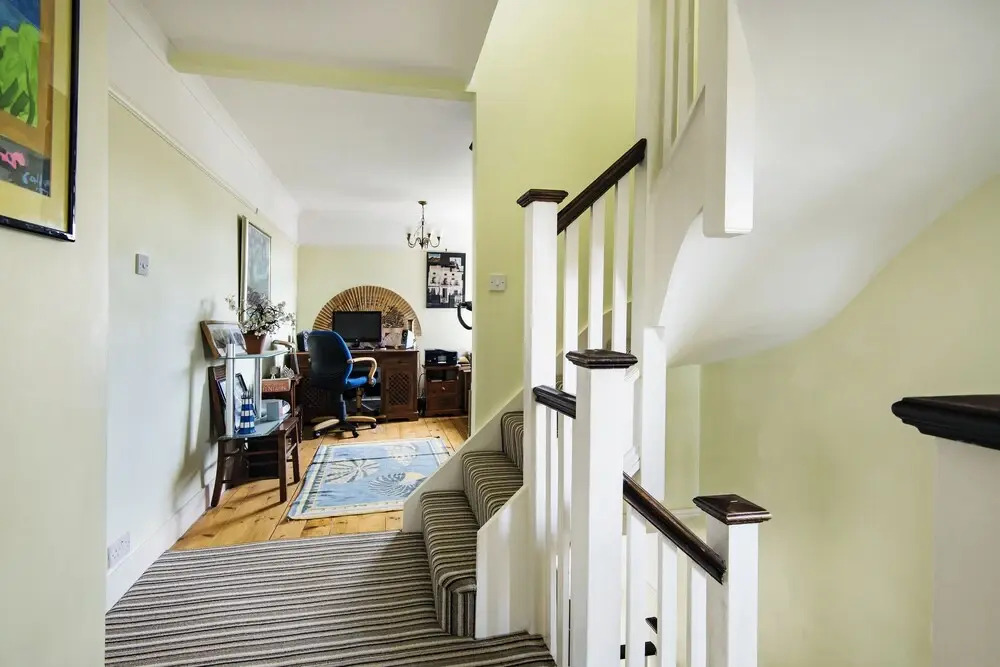 Vintage Twickenham Home By The River Thames