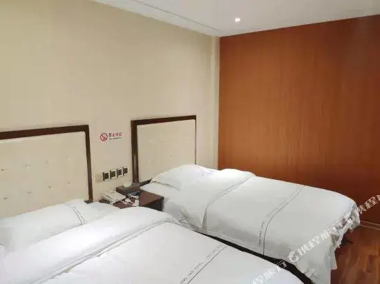 Luzhou Yinghao Holiday Hotel