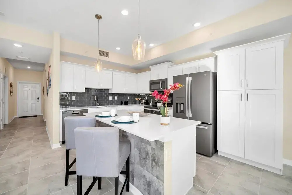 Stunning Lakeview Condo w FREE Resort Access