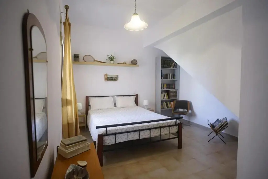 Sunny Sea-View Apartment in Halepa