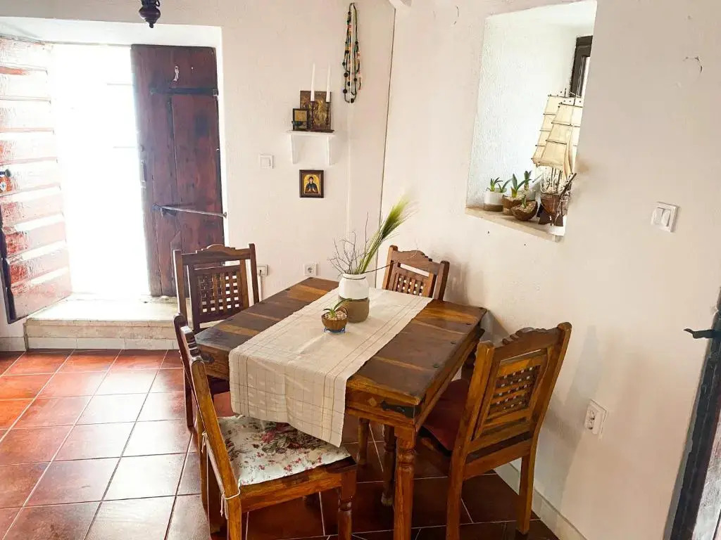 Charming Bohemian house in Perast
