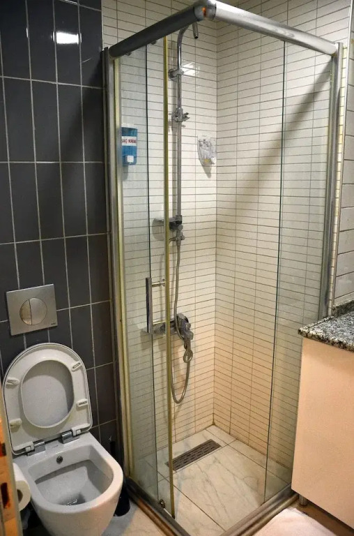 Evin Suites