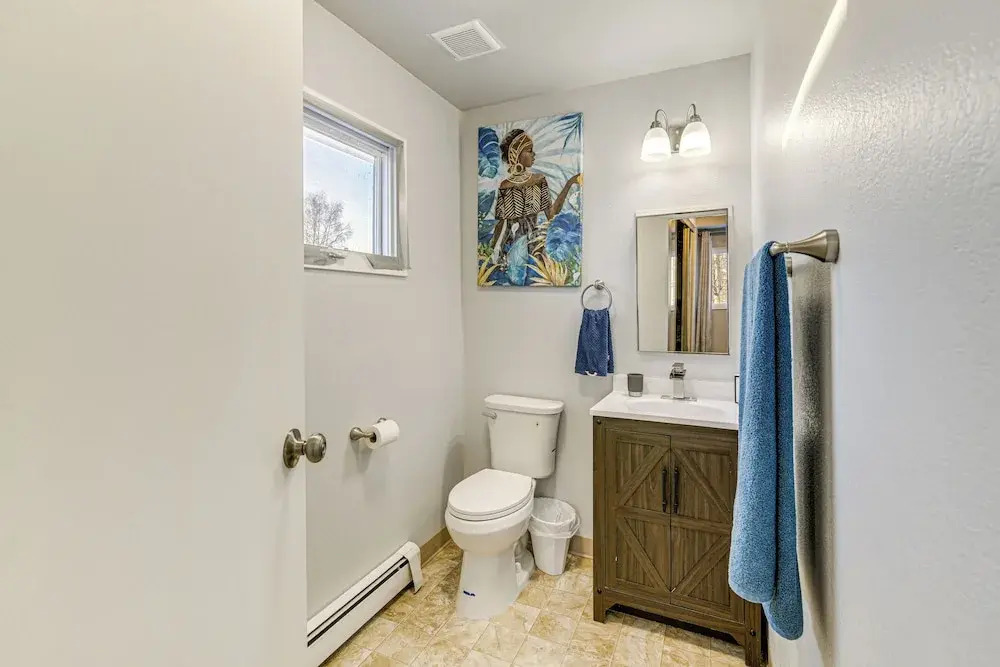 3 Mi to Dtwn: Apt w/ Shared Sauna in Anchorage