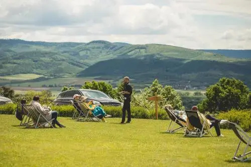 Natura Hill Zebegény - Butik szobák és Étterem