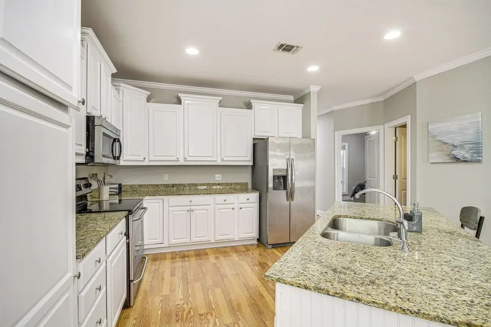 Bright Biloxi Condo: Walk to the Beach!