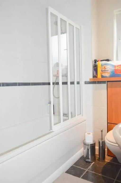 Modern 2 Bedroom Property in Central Edinburgh