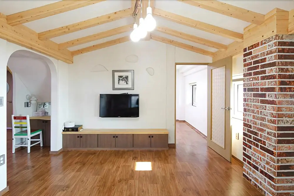 Yeosu Tirol Pension