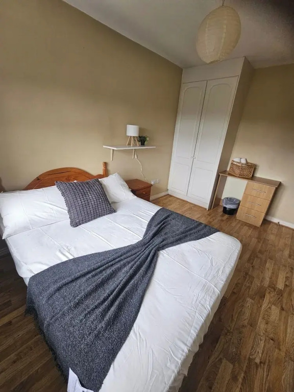 Stunning 6 Bed House With Private Garden in Galway