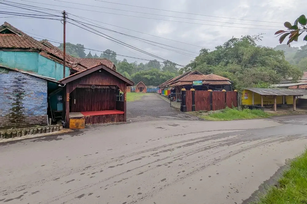 RedDoorz Resort at Ciater 3