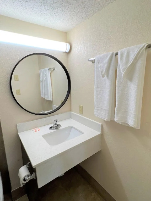 James River Inn & Suites