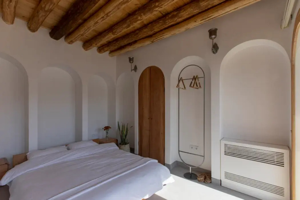 JoyBar Boutique Hotel