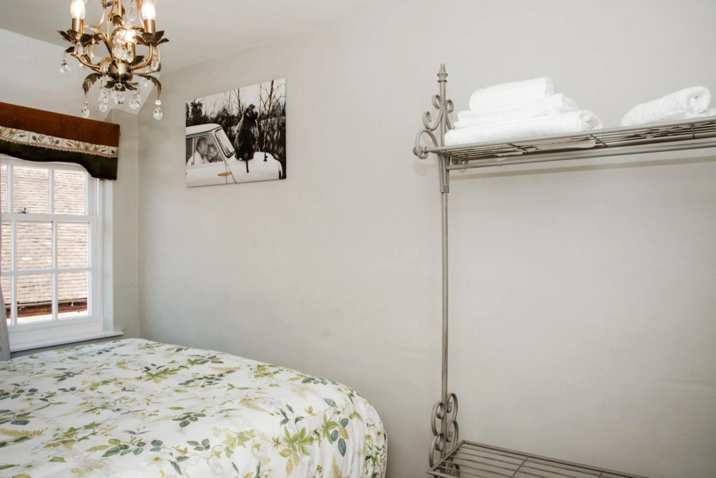 Whispering Place 12a - Luxury Georgian House - Honeymoon Bridal Suite - Severn valley Railway - Family - Sleeps 6