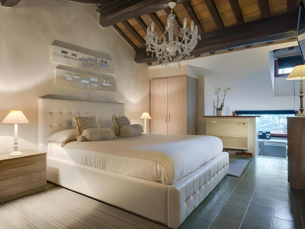 Tritone Top House