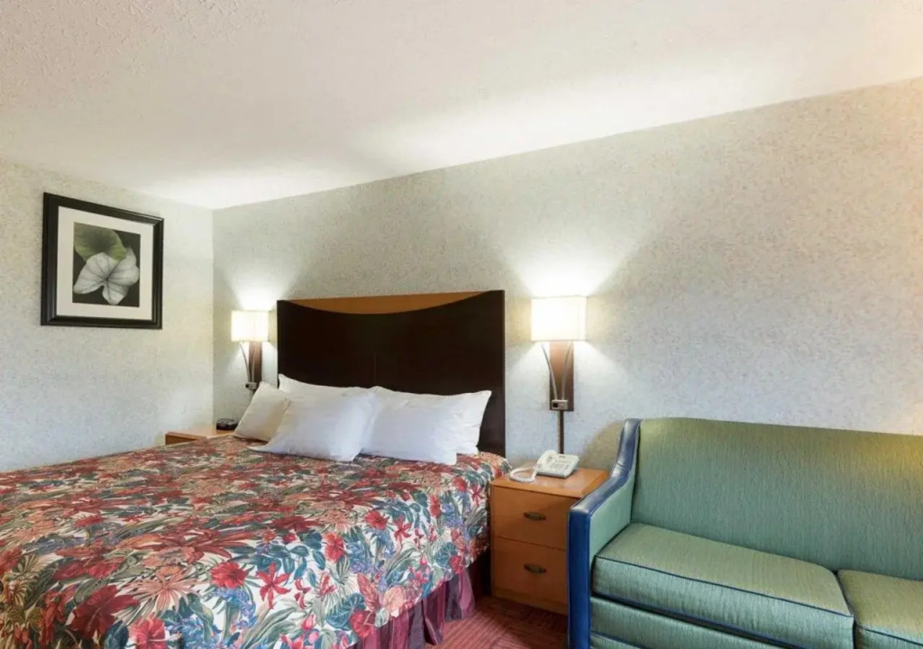 Super 6 Inn and Suites