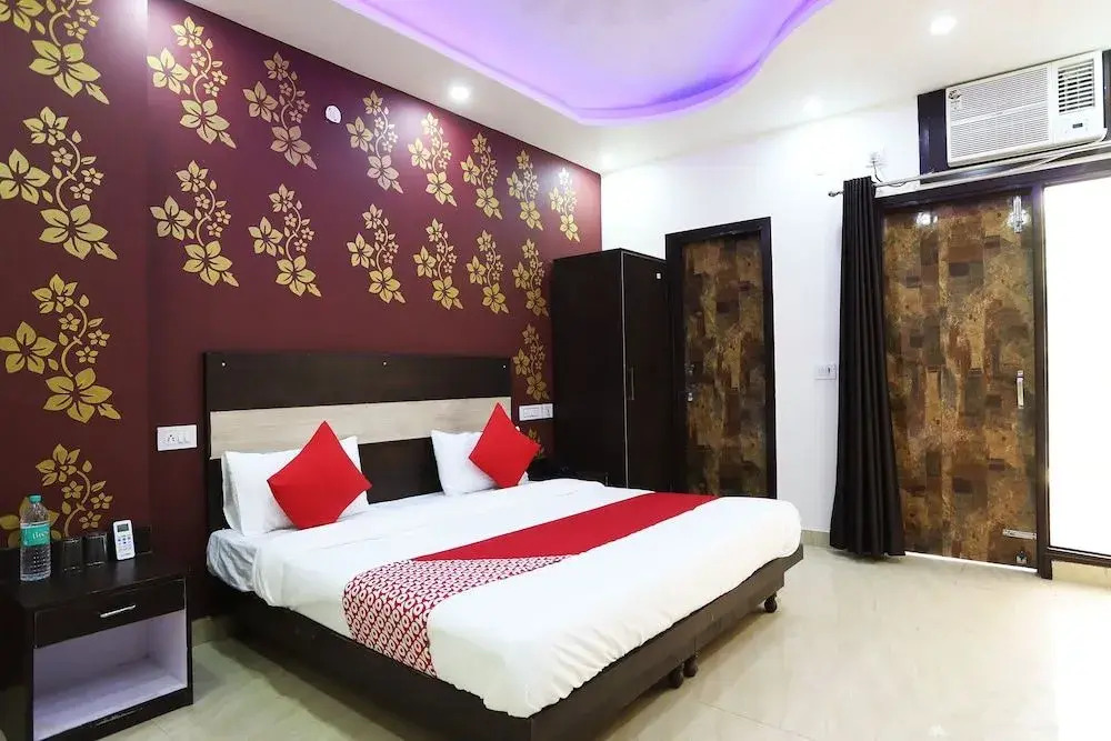 Oyo 42619 Diamond Key Residency