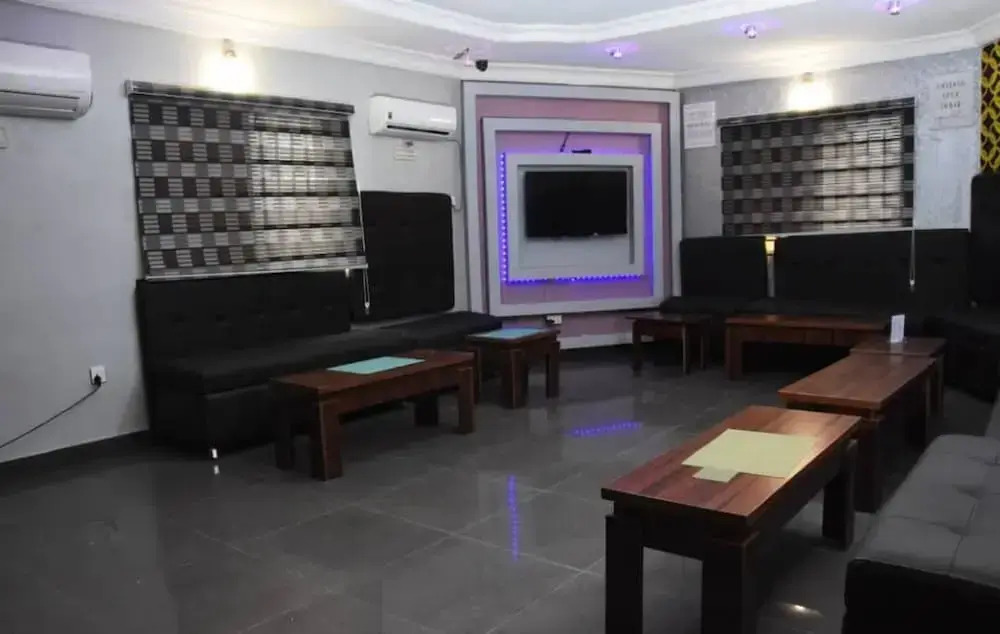 Impeccable 1-bed Executive Luxury Hotel Apartment