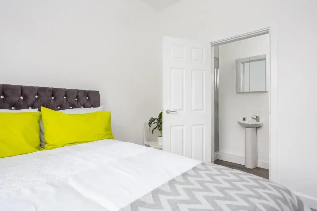 Whole house in centre of Town Ideal for Contractors and Professionals